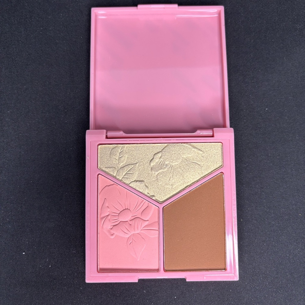 Hello Kitty Pink Square Box - Picture 2 of 3